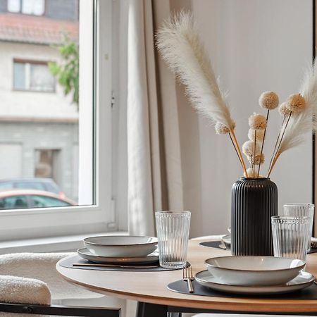 Malu Rooms - Ruhige Lage, Erdgeschoss, Smarttv, Netflix, 24H Checkin, Ludwigsburg Kültér fotó