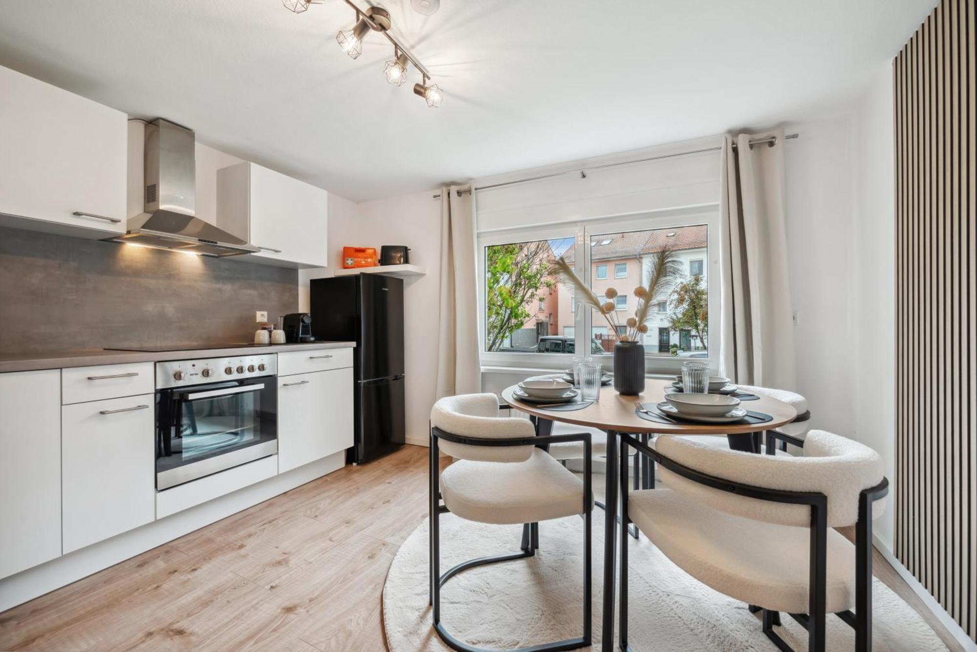 Malu Rooms - Ruhige Lage, Erdgeschoss, Smarttv, Netflix, 24H Checkin, Ludwigsburg Kültér fotó