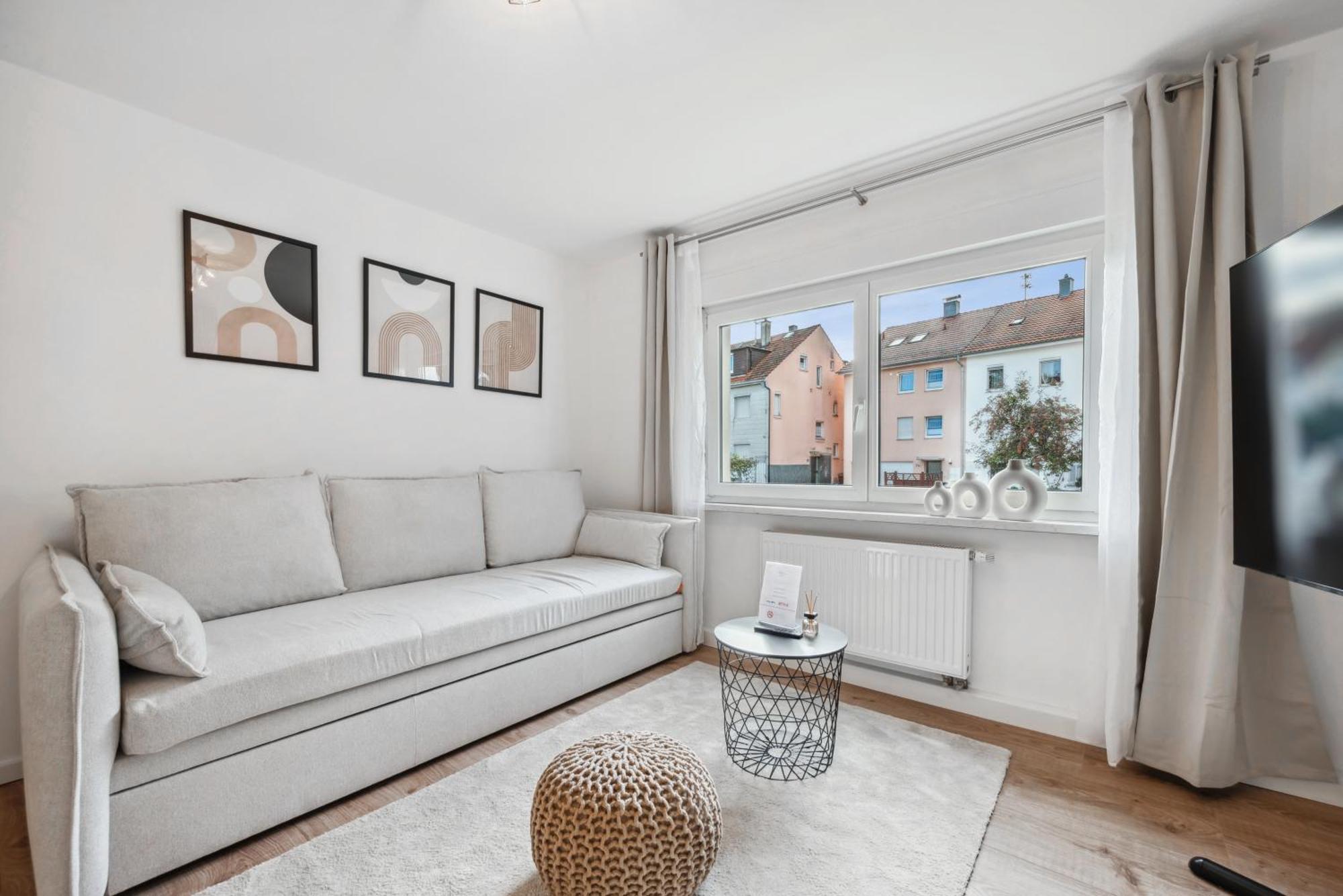 Malu Rooms - Ruhige Lage, Erdgeschoss, Smarttv, Netflix, 24H Checkin, Ludwigsburg Kültér fotó