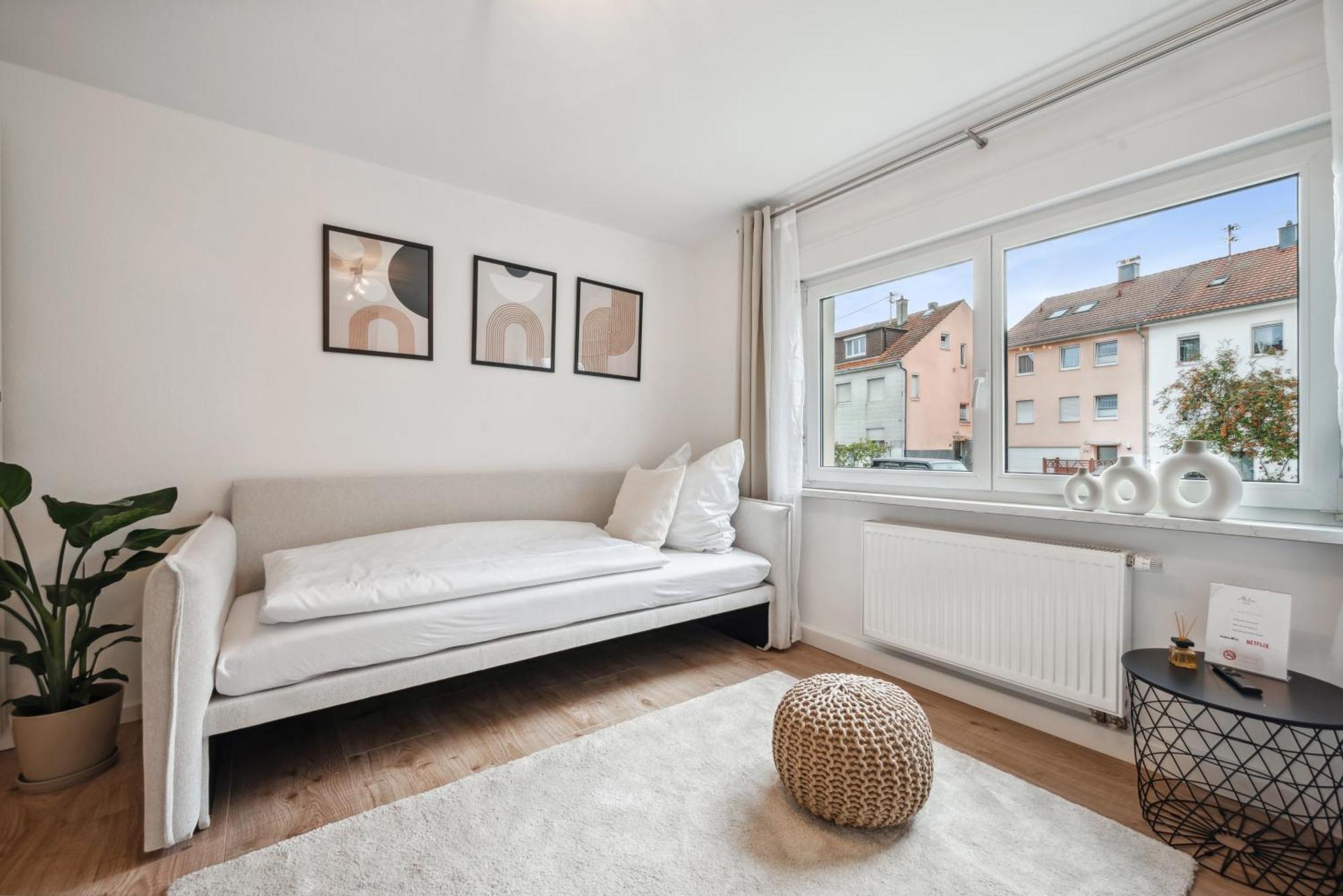 Malu Rooms - Ruhige Lage, Erdgeschoss, Smarttv, Netflix, 24H Checkin, Ludwigsburg Kültér fotó