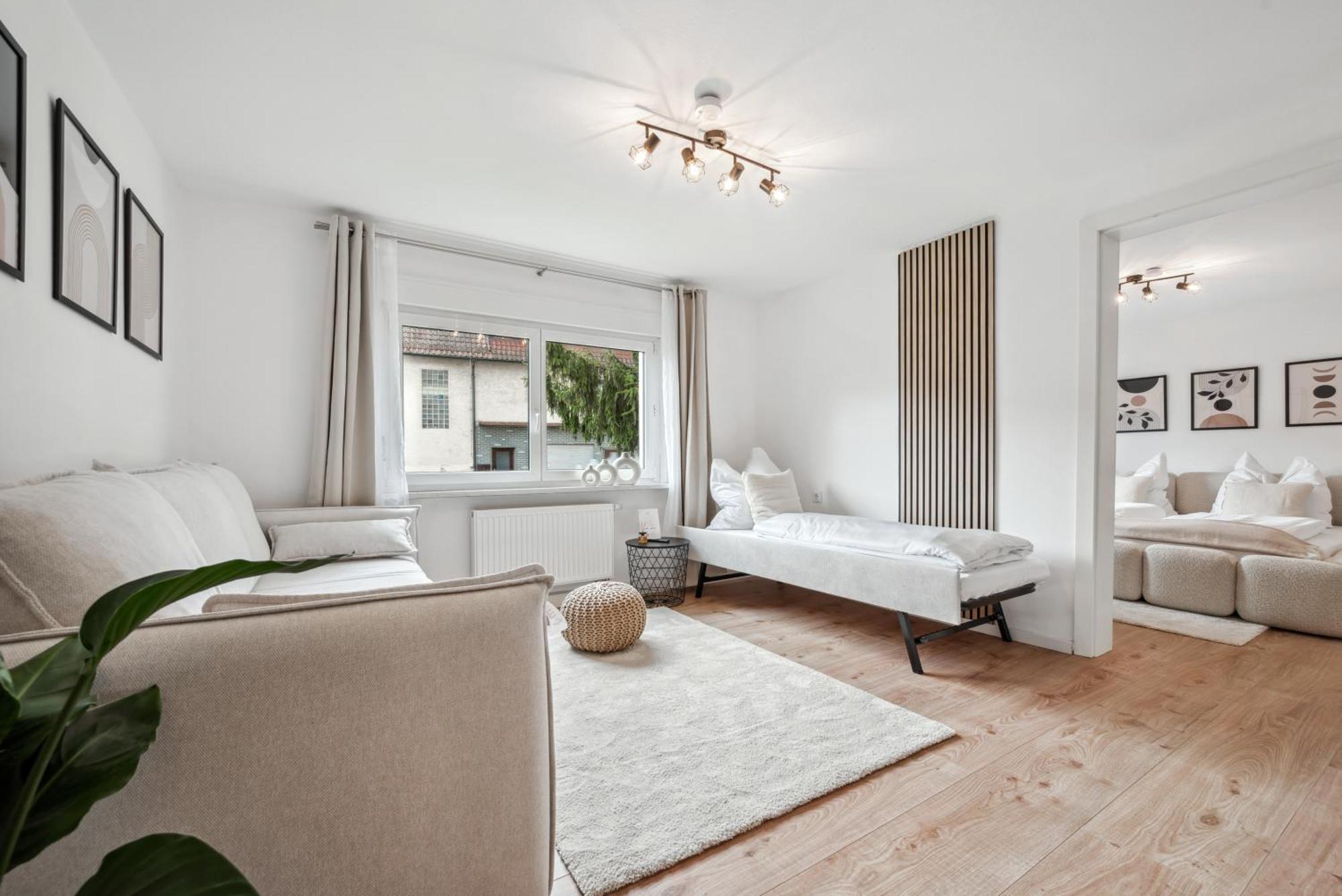 Malu Rooms - Ruhige Lage, Erdgeschoss, Smarttv, Netflix, 24H Checkin, Ludwigsburg Kültér fotó