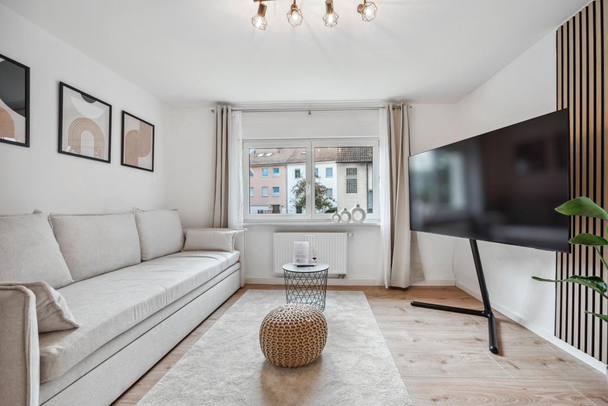 Malu Rooms - Ruhige Lage, Erdgeschoss, Smarttv, Netflix, 24H Checkin, Ludwigsburg Kültér fotó