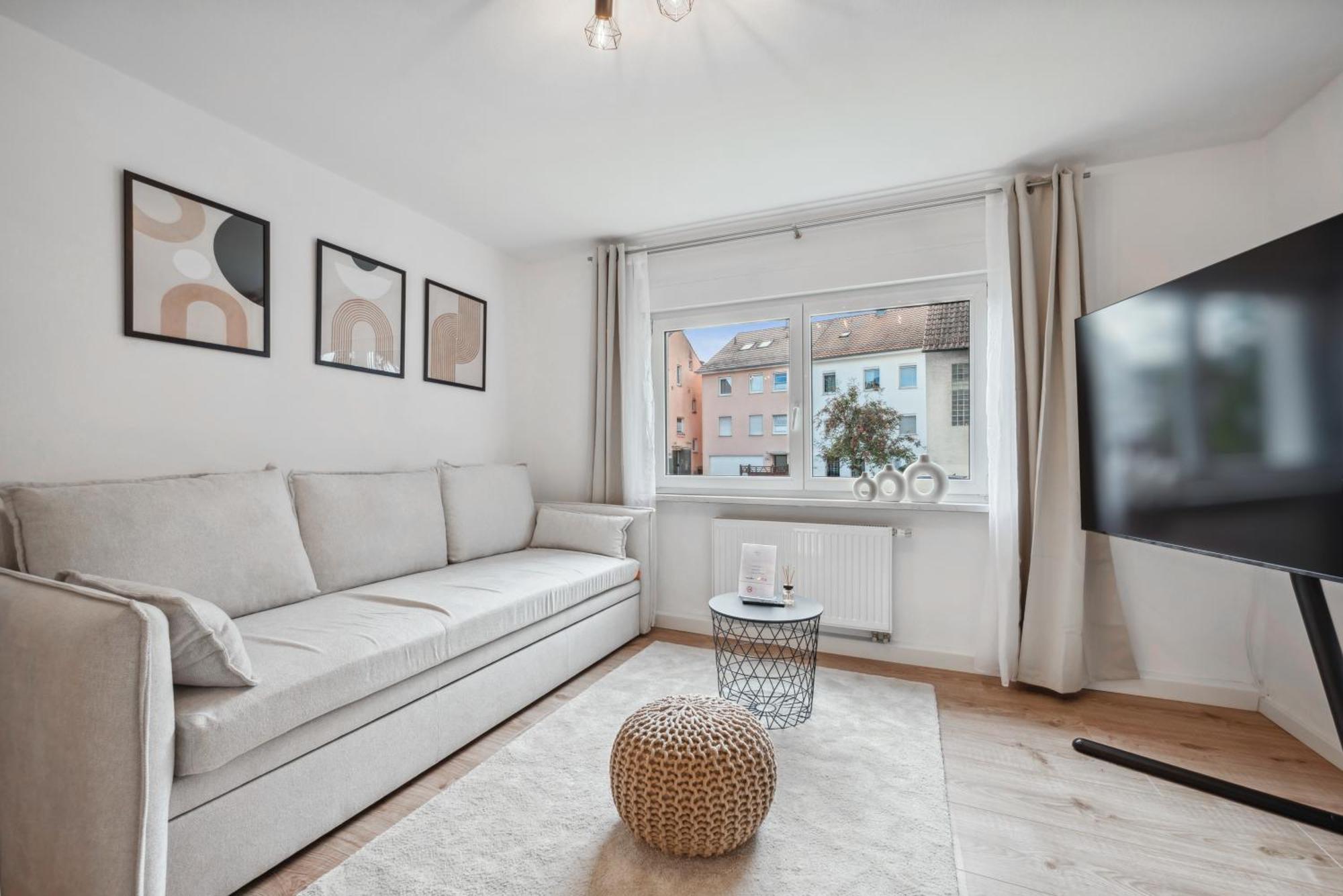 Malu Rooms - Ruhige Lage, Erdgeschoss, Smarttv, Netflix, 24H Checkin, Ludwigsburg Kültér fotó