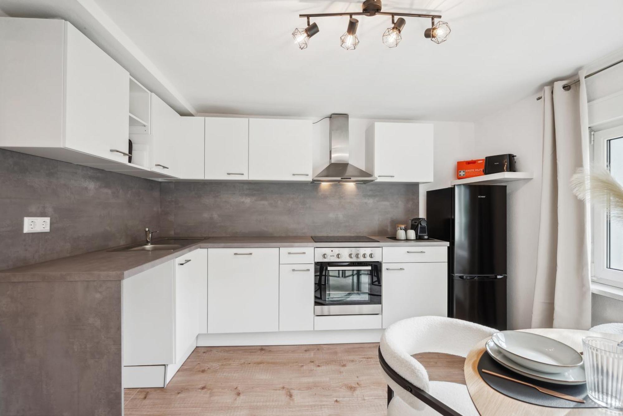 Malu Rooms - Ruhige Lage, Erdgeschoss, Smarttv, Netflix, 24H Checkin, Ludwigsburg Kültér fotó