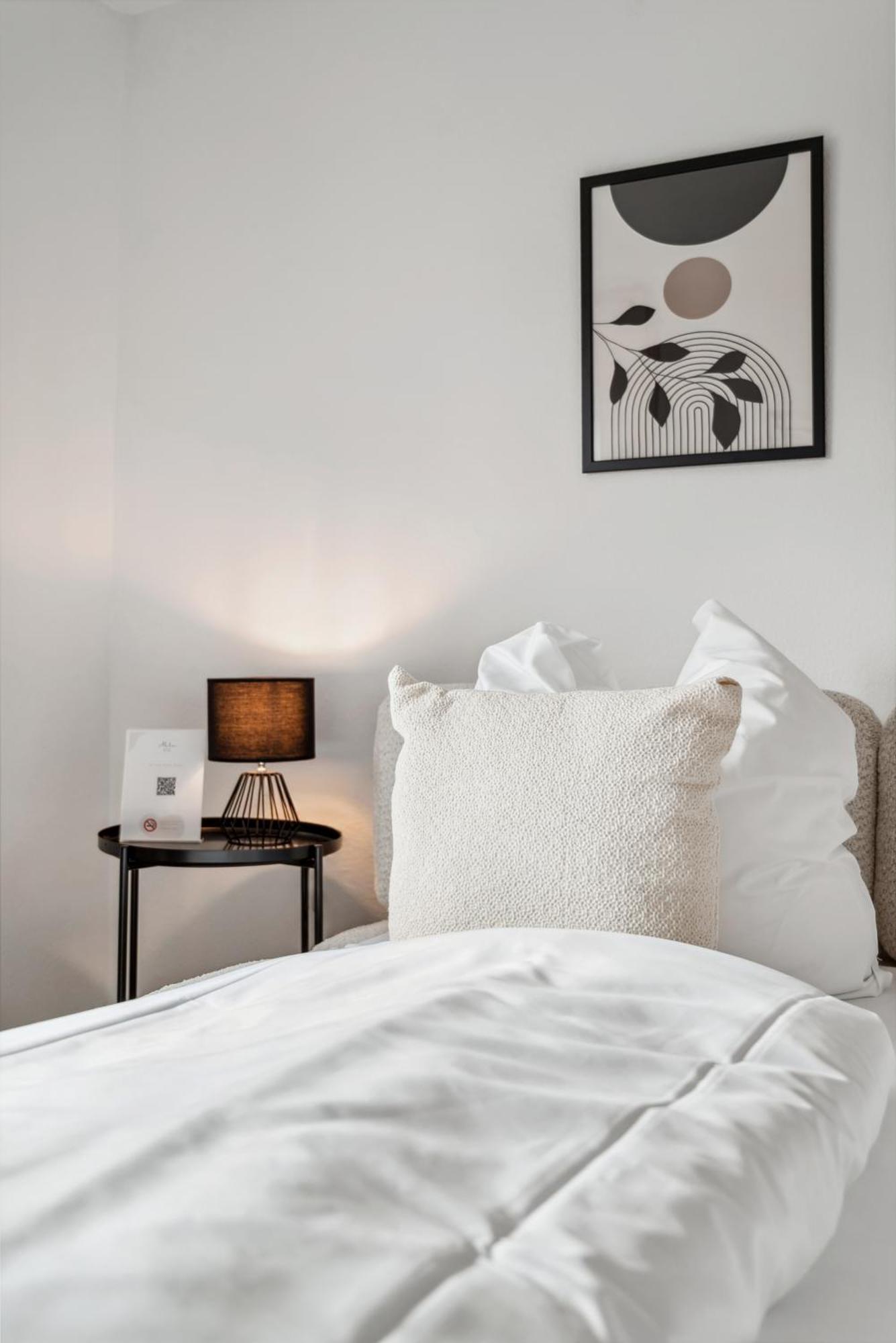 Malu Rooms - Ruhige Lage, Erdgeschoss, Smarttv, Netflix, 24H Checkin, Ludwigsburg Kültér fotó