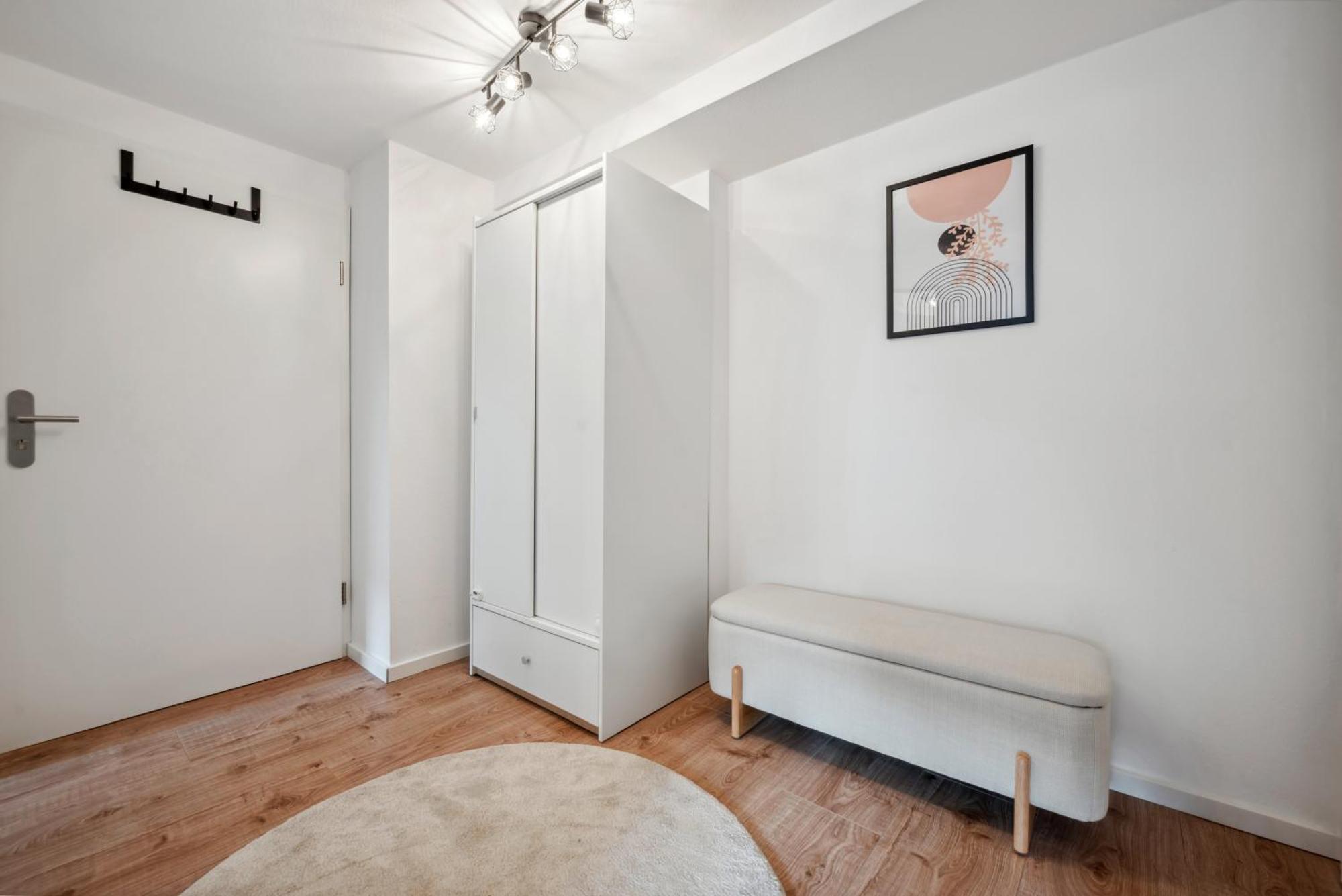 Malu Rooms - Ruhige Lage, Erdgeschoss, Smarttv, Netflix, 24H Checkin, Ludwigsburg Kültér fotó