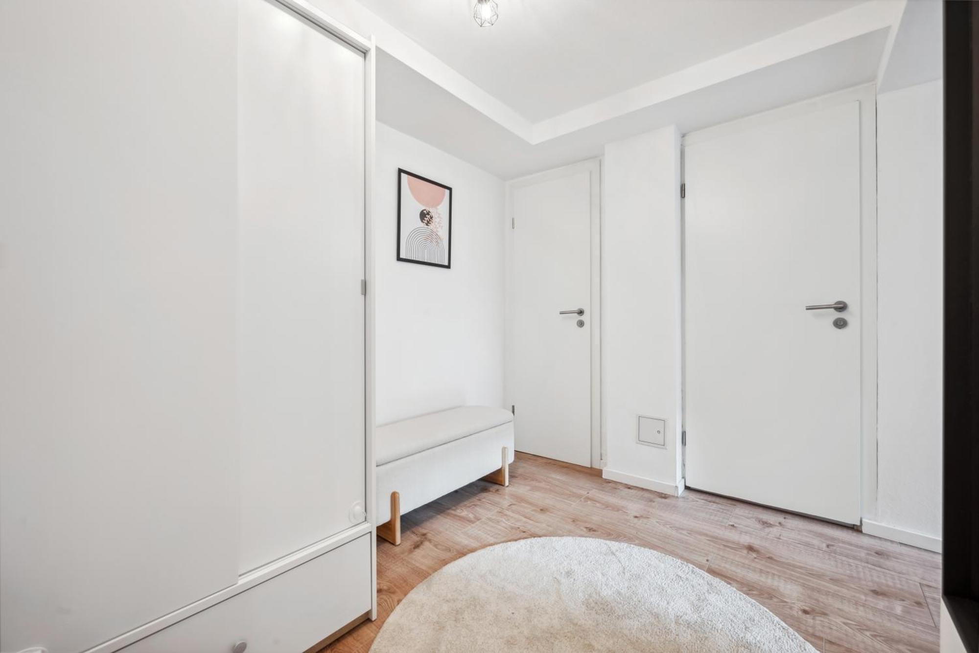 Malu Rooms - Ruhige Lage, Erdgeschoss, Smarttv, Netflix, 24H Checkin, Ludwigsburg Kültér fotó