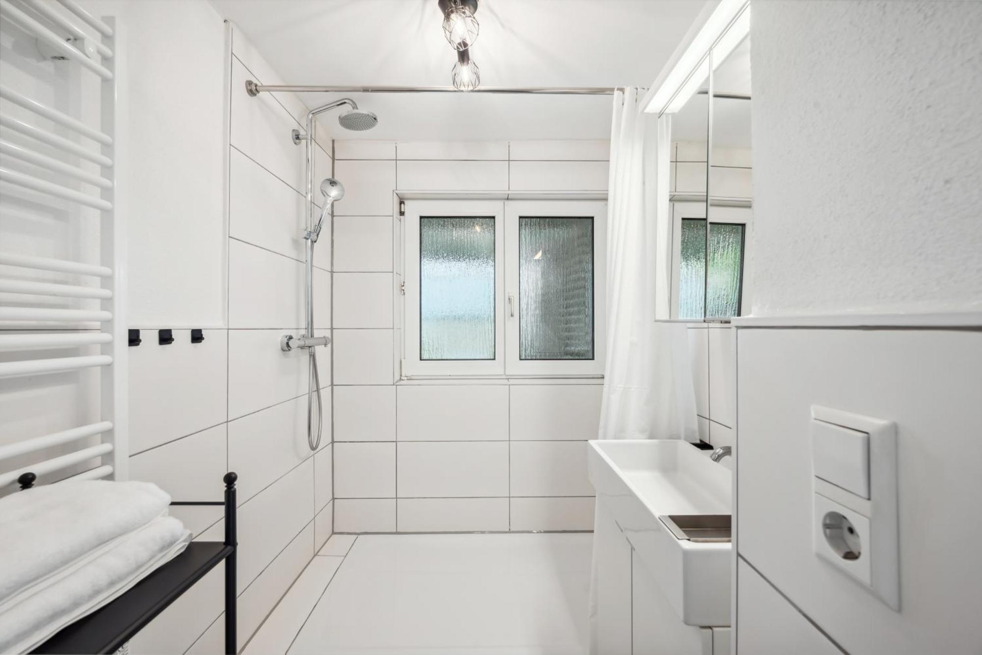 Malu Rooms - Ruhige Lage, Erdgeschoss, Smarttv, Netflix, 24H Checkin, Ludwigsburg Kültér fotó