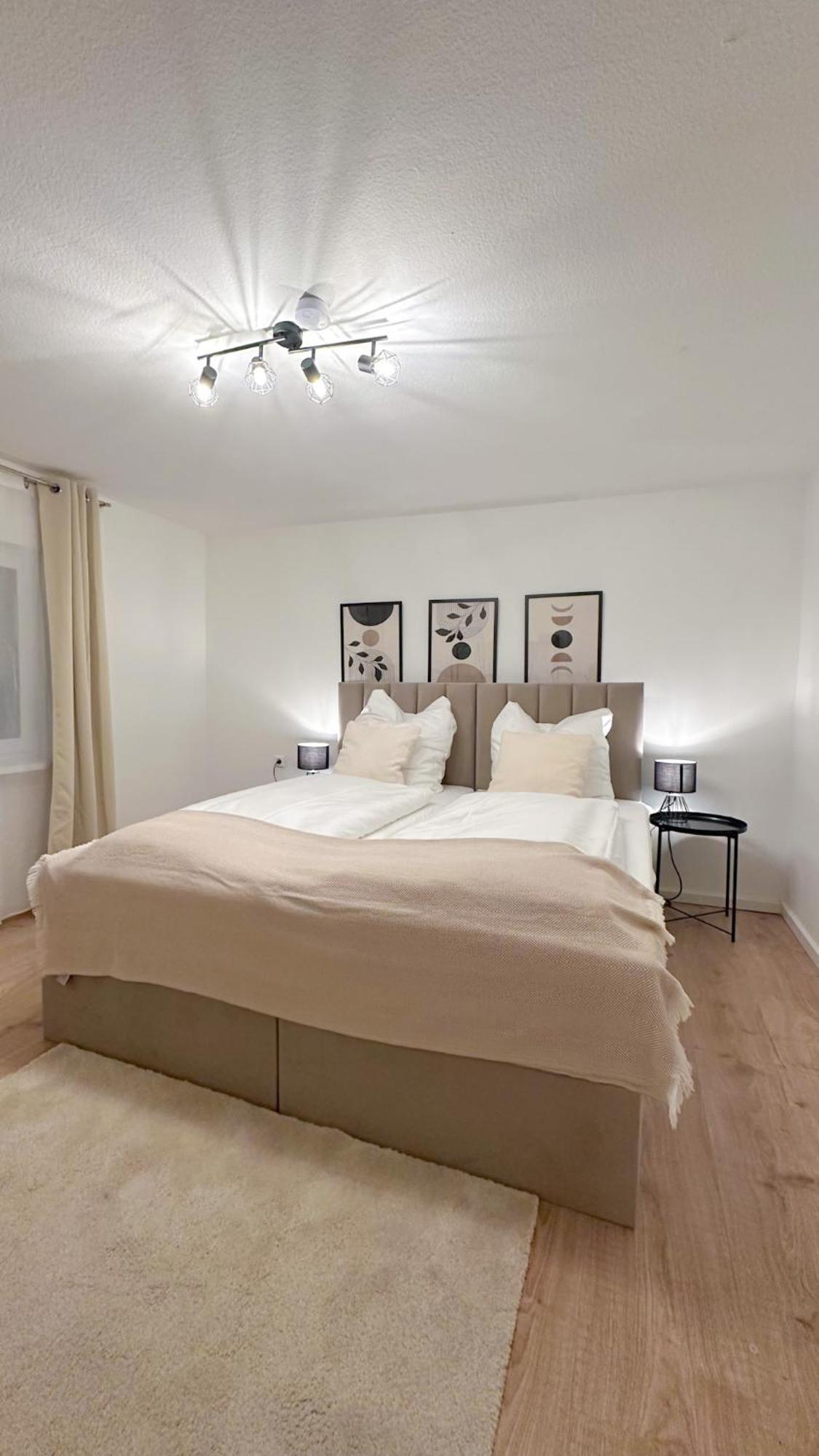 Malu Rooms - Ruhige Lage, Erdgeschoss, Smarttv, Netflix, 24H Checkin, Ludwigsburg Kültér fotó
