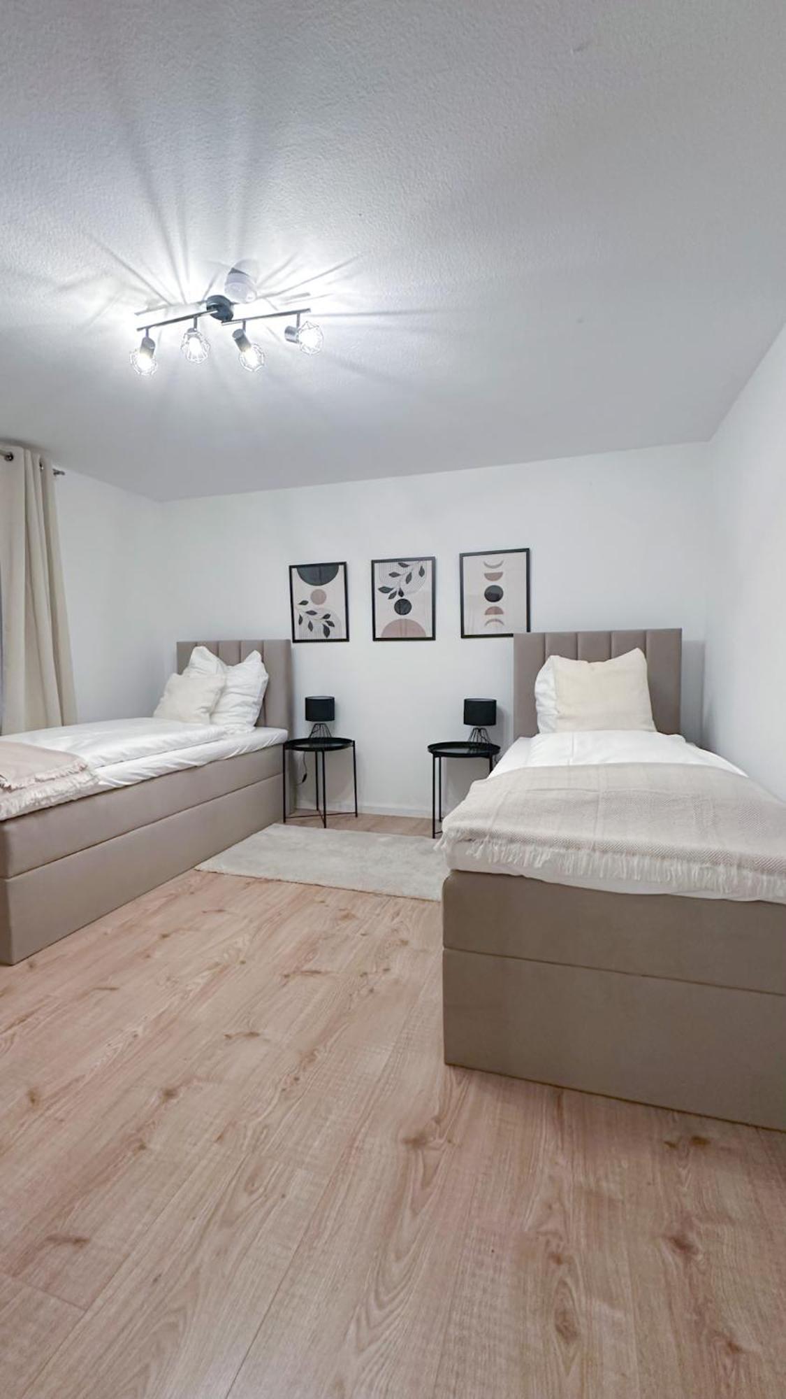 Malu Rooms - Ruhige Lage, Erdgeschoss, Smarttv, Netflix, 24H Checkin, Ludwigsburg Kültér fotó