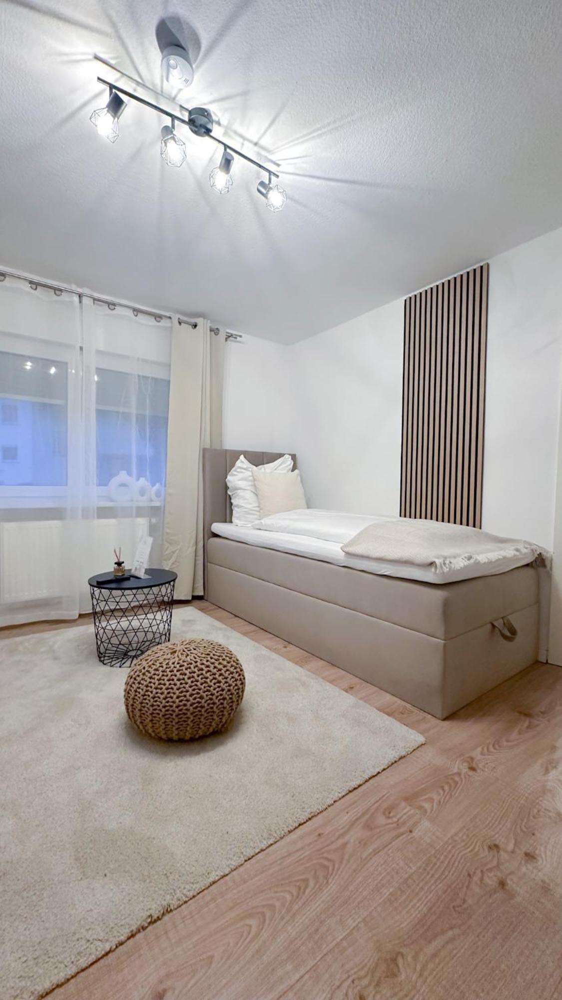 Malu Rooms - Ruhige Lage, Erdgeschoss, Smarttv, Netflix, 24H Checkin, Ludwigsburg Kültér fotó