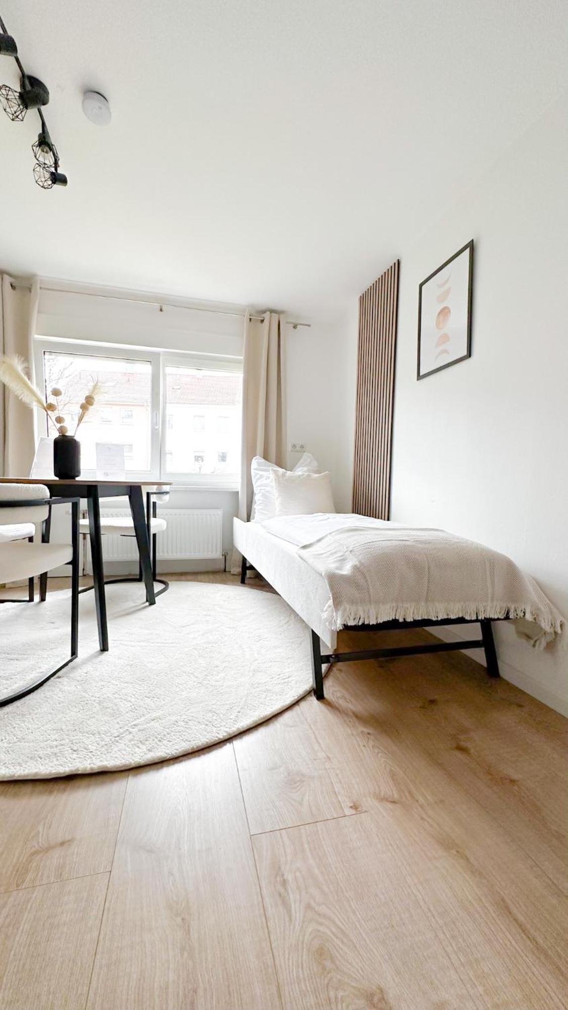 Malu Rooms - Ruhige Lage, Erdgeschoss, Smarttv, Netflix, 24H Checkin, Ludwigsburg Kültér fotó